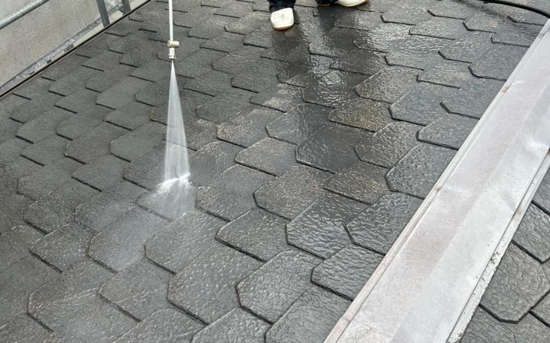 屋根塗装は、見た目の美しさを保つだけでなく、家の寿命を延ばす