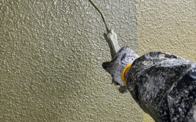 外壁塗装の中でも、「プレミアムシリコン」を使用した上塗り作業